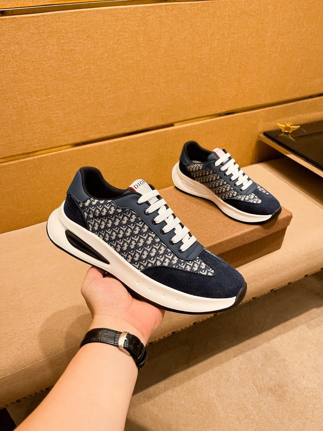 Men's shoes💰 440💰🔥 [Dior] Men's high-end brand of shoes official website 1:1 latest masterpiece: the upper is made of imported first-layer cowhide from Italy, comfortable and breathable lining ➕original non-slip and wear-resistant outsole🔥, making walking more convenient and comfortable! An exclusive new model, a stunning work, a beautiful 1:1 replica [color] compared to the official quality! Create a fashionable personality to set off your uniqueness! A must-have for trendy men! Classic 🔥Size: 39-44 Color: 🔥Multiple colors available